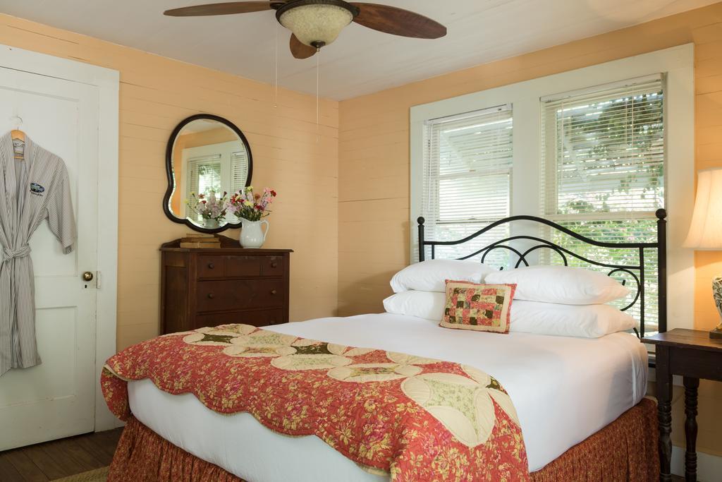 Blisswood Bed And Breakfast Ranch Cat Spring Extérieur photo